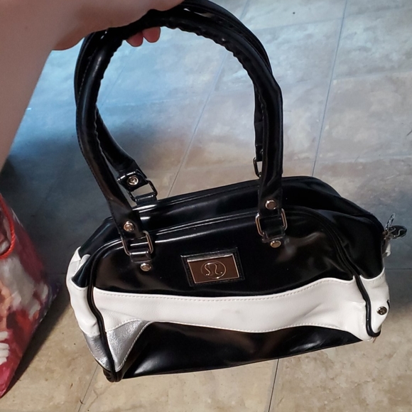 🍋sold🍋Lululemon purse - Picture 10 of 11